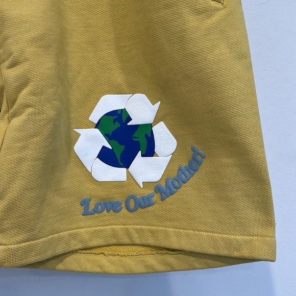 Brand New MADHAPPY cotton love your Mother Earth Yellow Graphic Shorts men’s - Picture 2 of 7